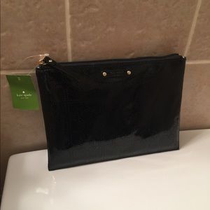 NWT Kate Spade Large Metro Pouch ❤️